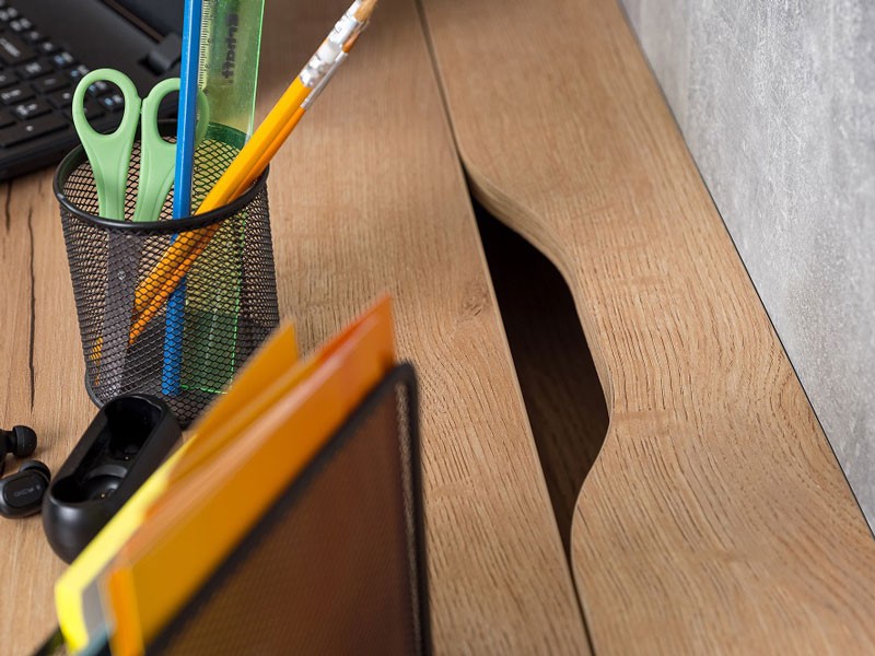 Детский письменный стол Лойс 84